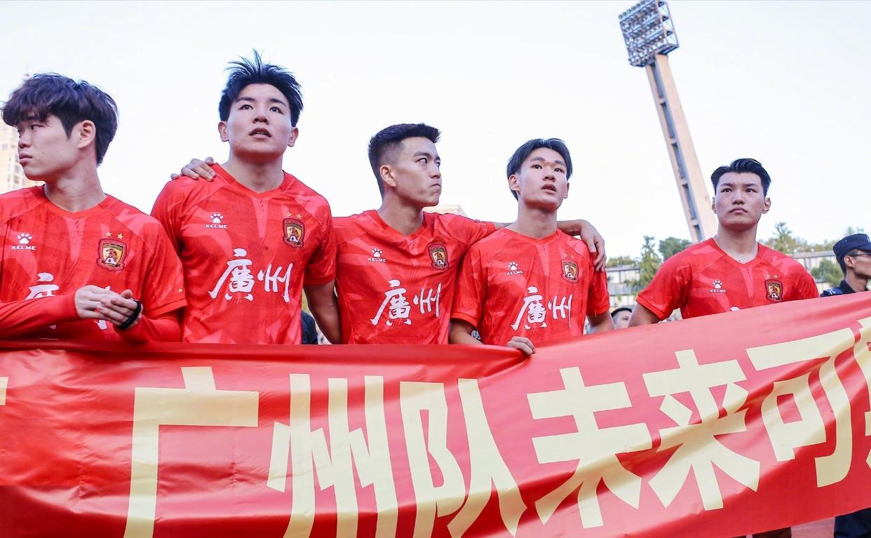 今晚广州队调整名单以备美洲杯,外线爆发环节打磨,信心回归,赛程密集仍需轮换的简单介绍 今晚广州队调整名单以备美洲杯,外线爆发环节打磨,信心回归,赛程密集仍需轮换的简单介绍