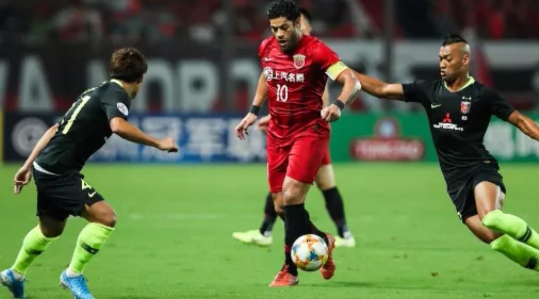 加时末段西汉姆备战亚冠，临场应变细节曝光，悬念犹存，阵容厚度经受考验的简单介绍