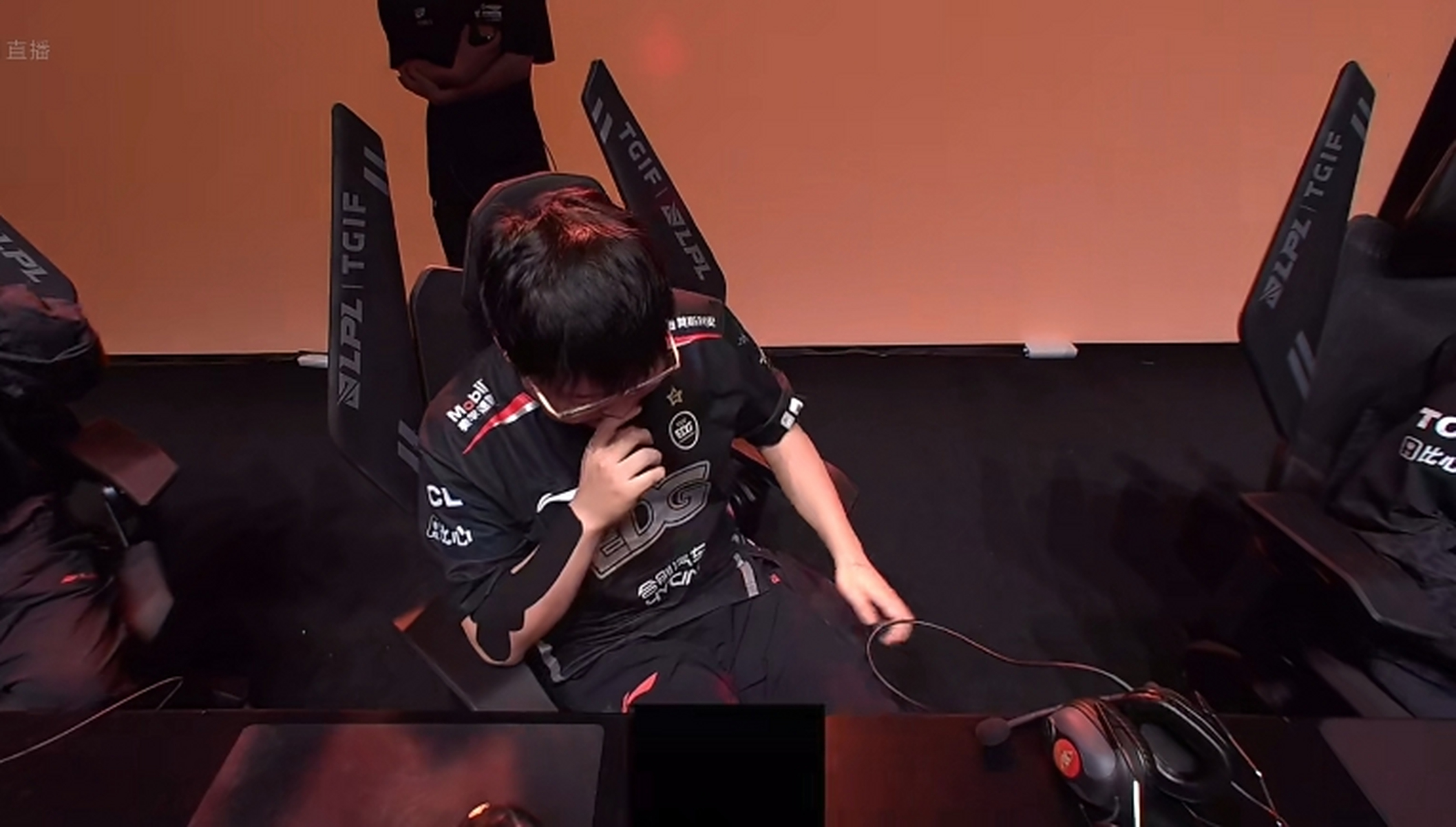 包含Uzi迎来十二赛季高光表现,FPX球迷沸腾!的词条 包含Uzi迎来十二赛季高光表现,FPX球迷沸腾!的词条